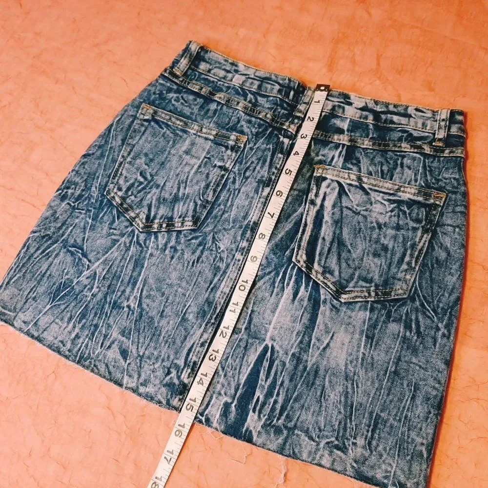 Signature8 Denim Skirt size Medium NWT